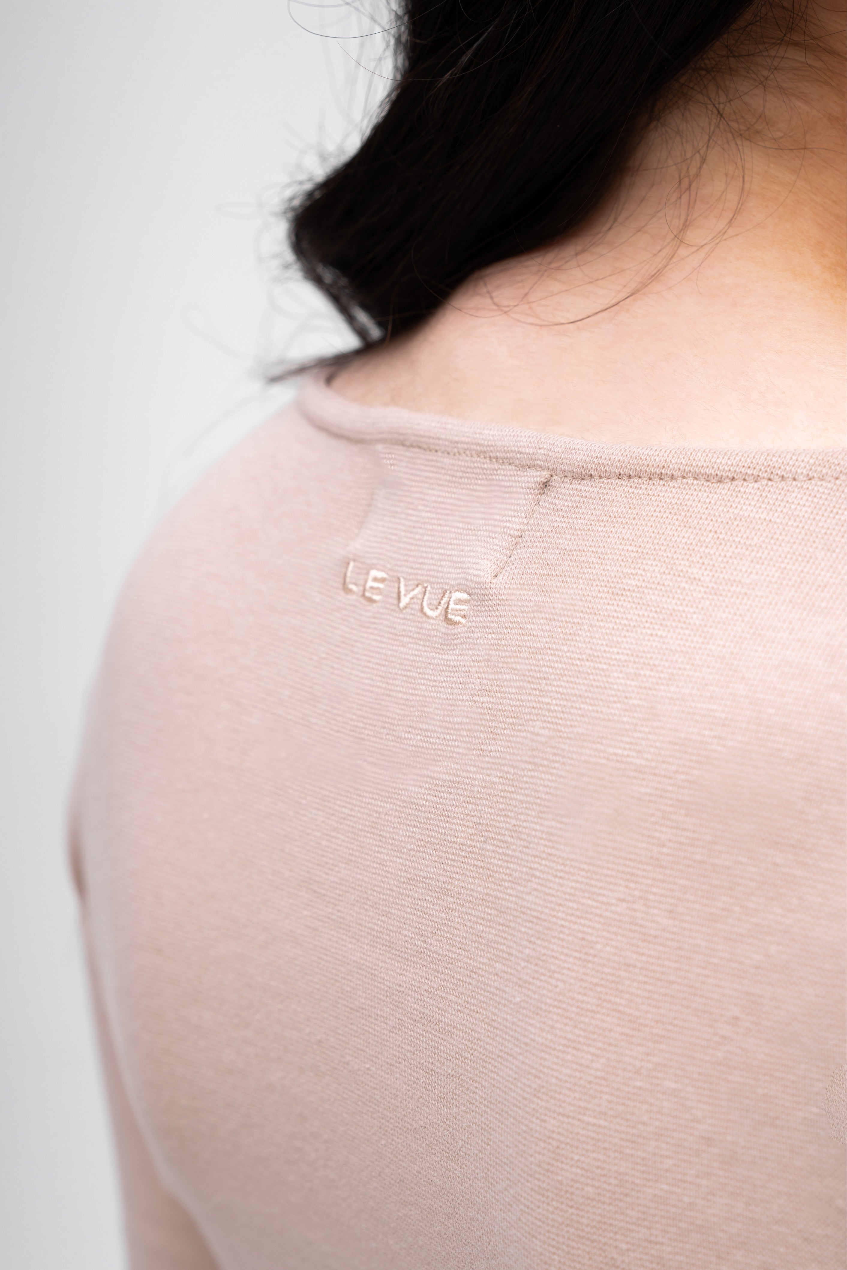 SIGNATURE LONG SLEEVE CROP TOP