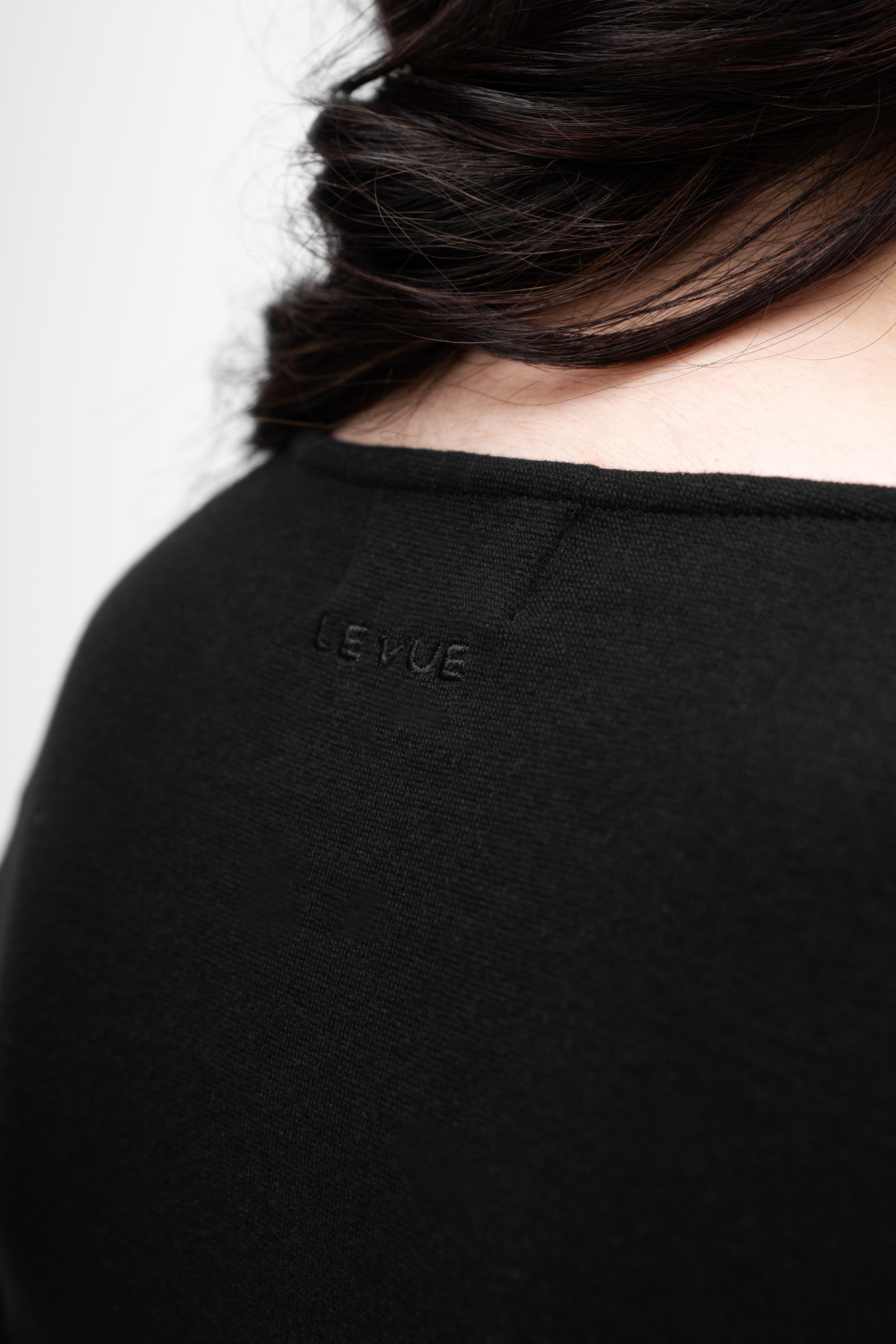 SIGNATURE LONG SLEEVE CROP TOP