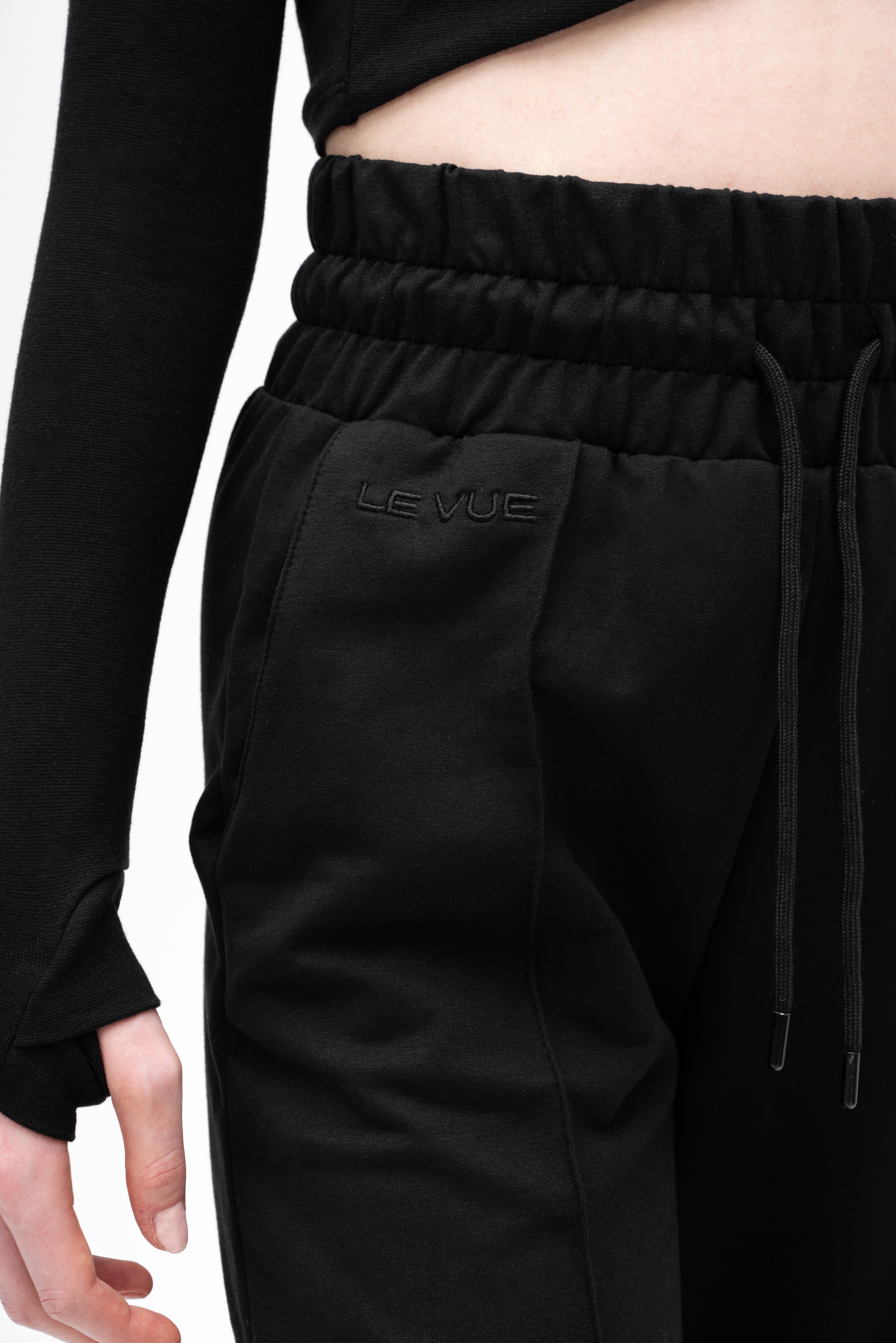 SIGNATURE STRAIGHT LEG PANTS